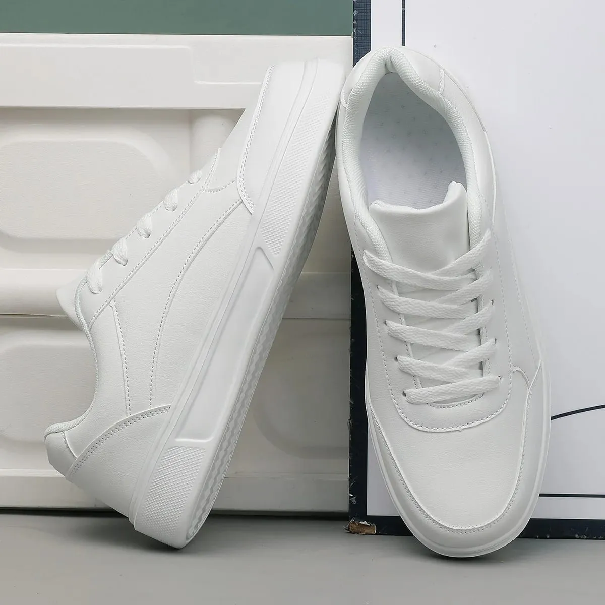 Men's Sneakers New Summer Style Casual Shoes for Couples Lightweight Breathable Wear-Resistant Non-Slip Sports Shoes for Women