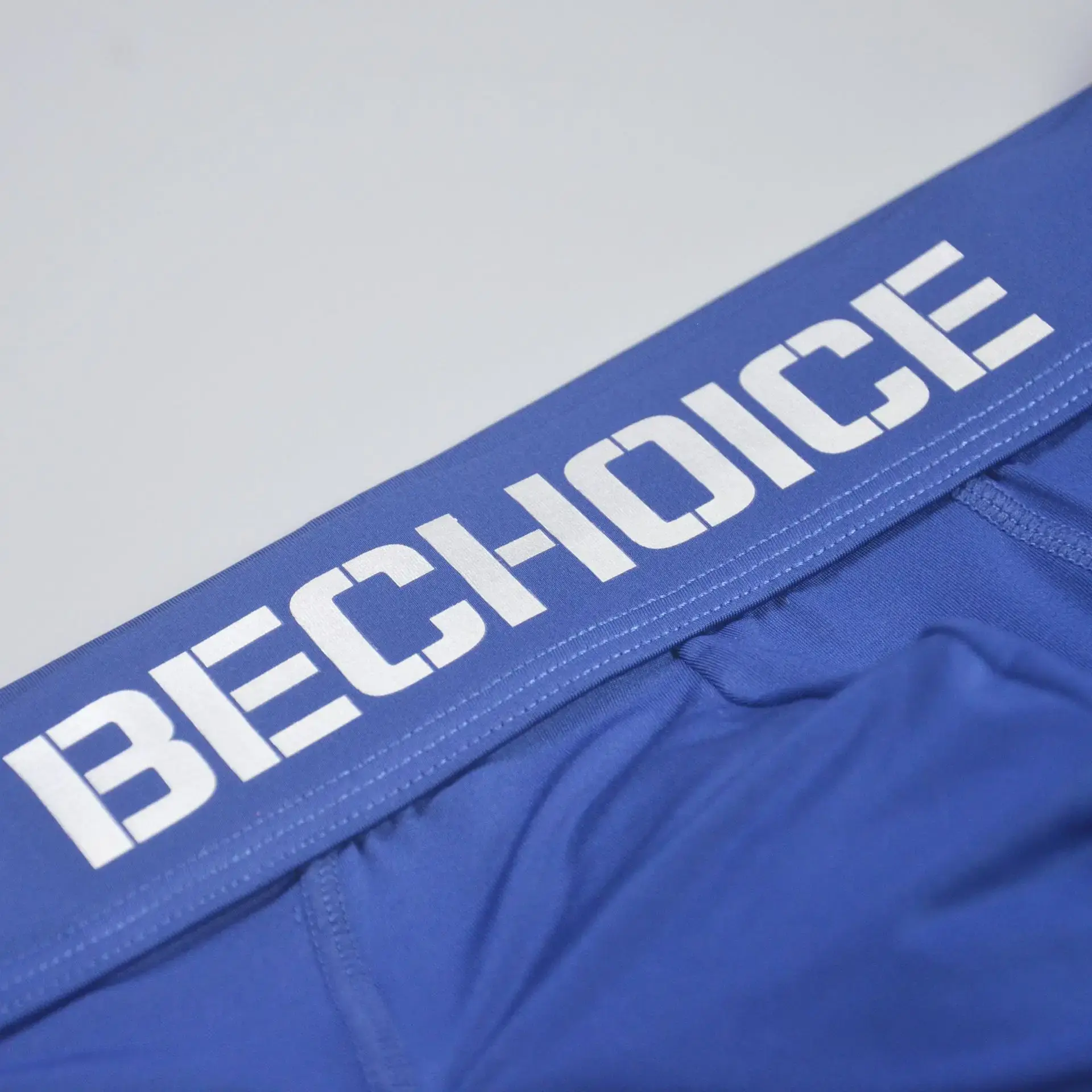 Men's briefs are sexy and comfortable, milk silk low-rise youth underwear, men's breathable tide and tight