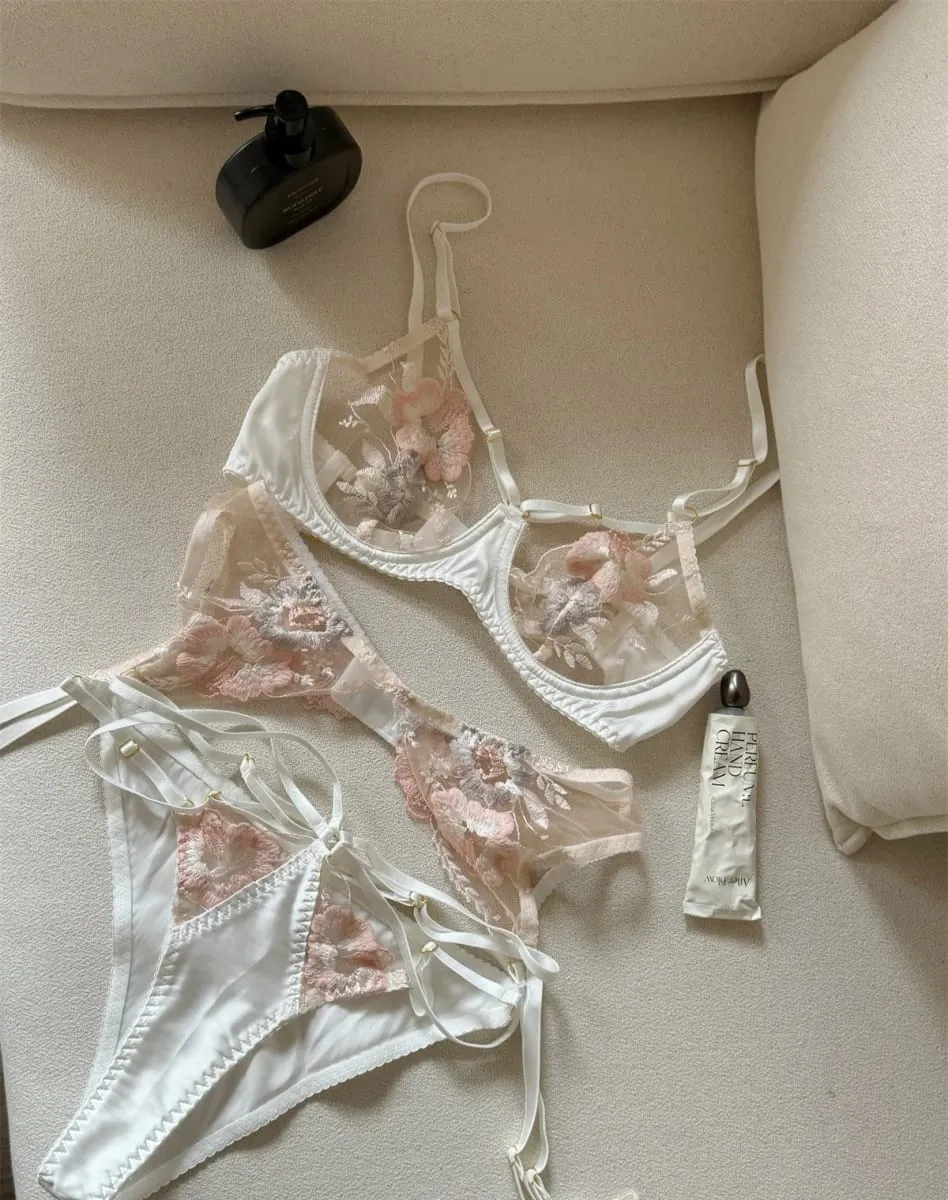 Lace embroidery embossed flowers lingerie set large breasts show small upturned underwear push up sexy bra three-piece set