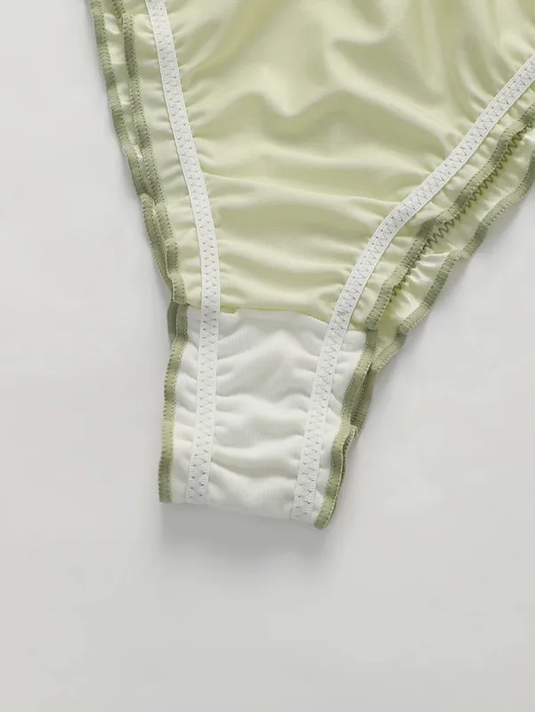 2Set Wanita Satin Segitiga Set Pakaian Dalam Wanita Bra Penutupan Depan Tanpa Wayar dengan Ruffle Trim Lembut Selesa Bra dan Set Seluar Dalam untuk Harian — image 6