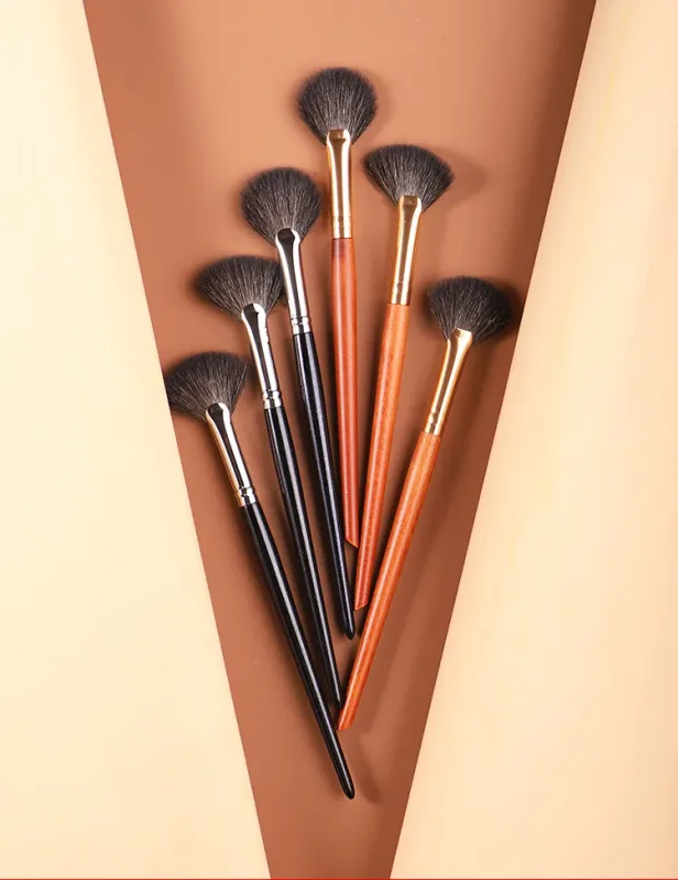 1 piece Small Fan Makeup brushes Highlighter Nose shadow Make up brush Blusher contour exquisite beauty tools Goat hair — image 4