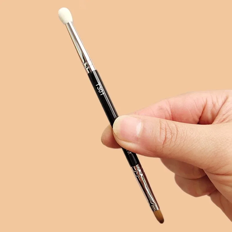 T301 concealer brush