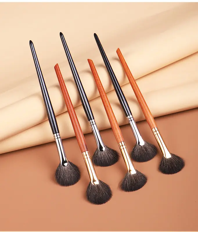 1 piece Small Fan Makeup brushes Highlighter Nose shadow Make up brush Blusher contour exquisite beauty tools Goat hair — image 1