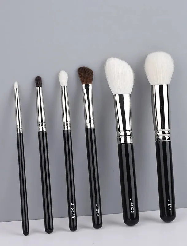 1pc Goat hair Round Blush Makeup brushes Angled sculpting Make up brush contour eyeshadow small smudge eye detail pointed shadow — image 1