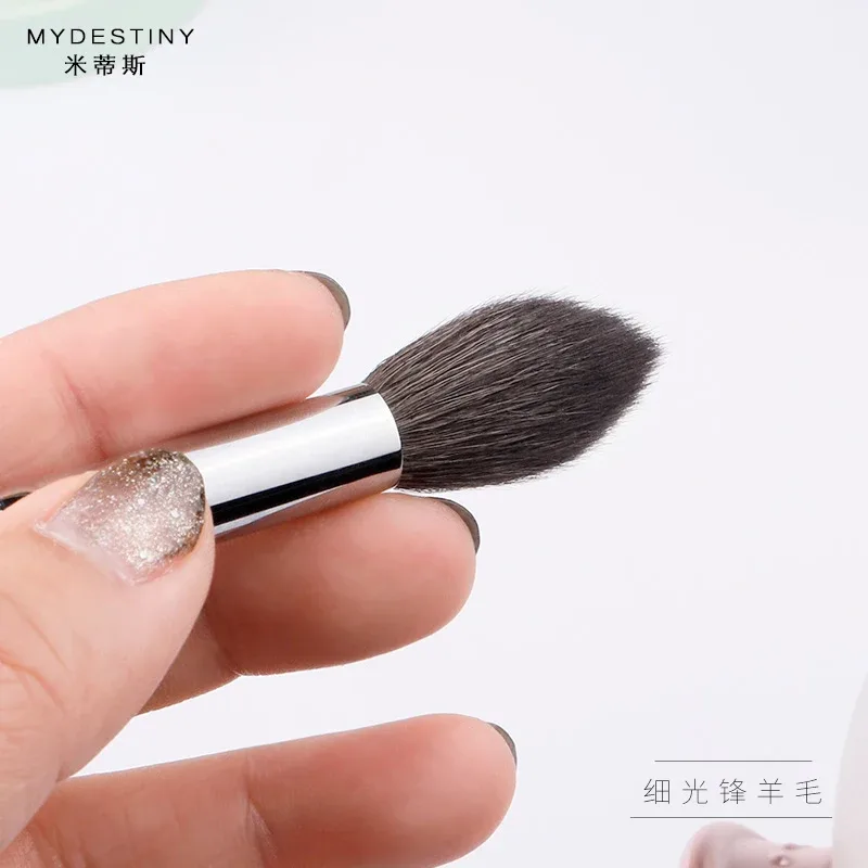 1 stk Højkvalitets Pro gedehår Highlighter Makeup børster Flamme form Highlight Make up børster Ibenholt håndtag kosmetiske værktøjer — image 1
