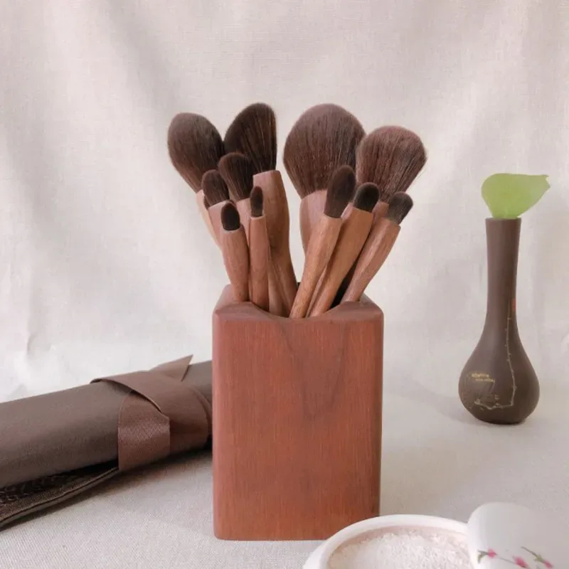 Wood Makeup Brushes Set Cosmetic Powder Blush Foundation Sculpting Eye Shadow Professional Beauty Make Up Brush — image 2