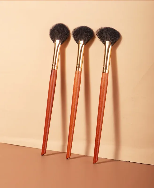 1 piece Small Fan Makeup brushes Highlighter Nose shadow Make up brush Blusher contour exquisite beauty tools Goat hair — image 2