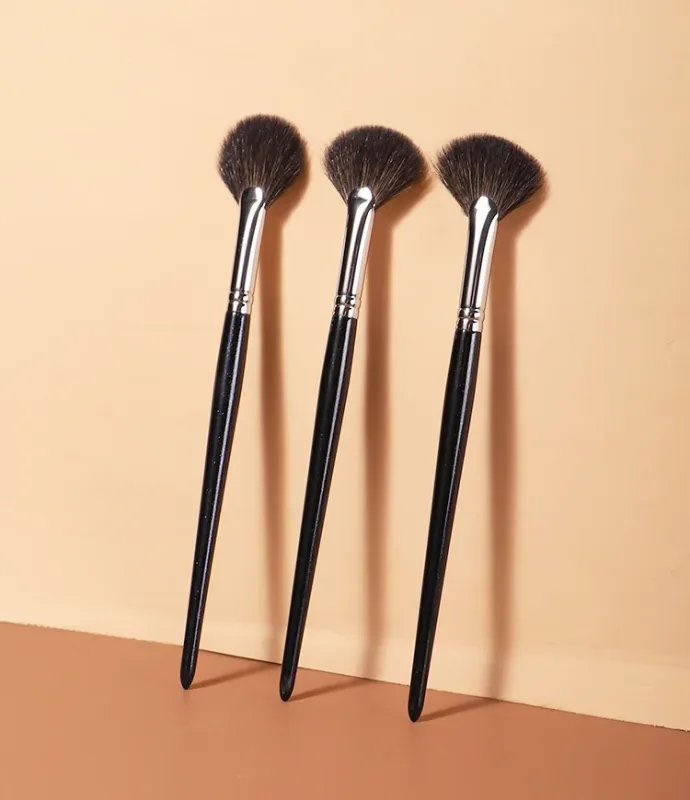 1 piece Small Fan Makeup brushes Highlighter Nose shadow Make up brush Blusher contour exquisite beauty tools Goat hair — image 3