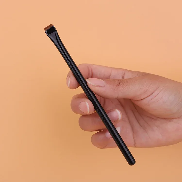 liner brush 104