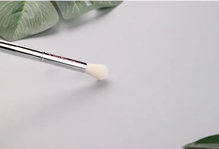 1 piece Eye shadow Makeup brushes Detail Halo dye Eye Make up brush small flame cosmetic beauty synthetic hair plastic Handle — image 2