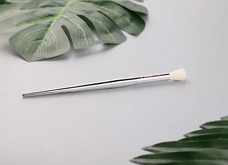 1 piece Eye shadow Makeup brushes Detail Halo dye Eye Make up brush small flame cosmetic beauty synthetic hair plastic Handle — image 3