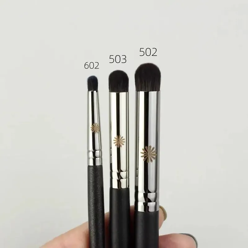 1db Kerek fej Szemhéjpúder Smink ecsetek Eye Domed blending Smink ecset korrektor Kis közepes nagy szépségápolási eszközök 502 503 602