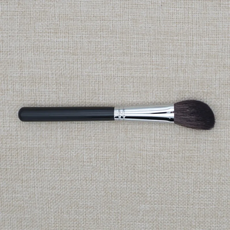 K167 Professional Handmade Makeup Brushes Soft Blue Squirrel Goat Hair Angled Contour Sculpting Brush Black Handle Make Up Brush — image 3