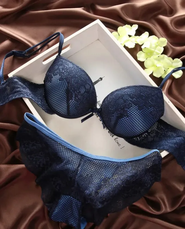 Ny sexig BH Hollow Out Trosor Enfärgade Underkläder Set BC Cup Spets Topp Push Up Dam Ryggstängning Plus Size Underkläder Set