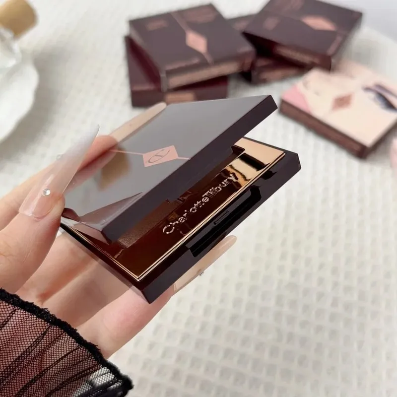 Charlotte Tilbury Luxury Eyeshadow Palette Satin-matte Shimmer and Metallic Finishes Easy-to-use 4-shade CT Eyeshadow Palette
