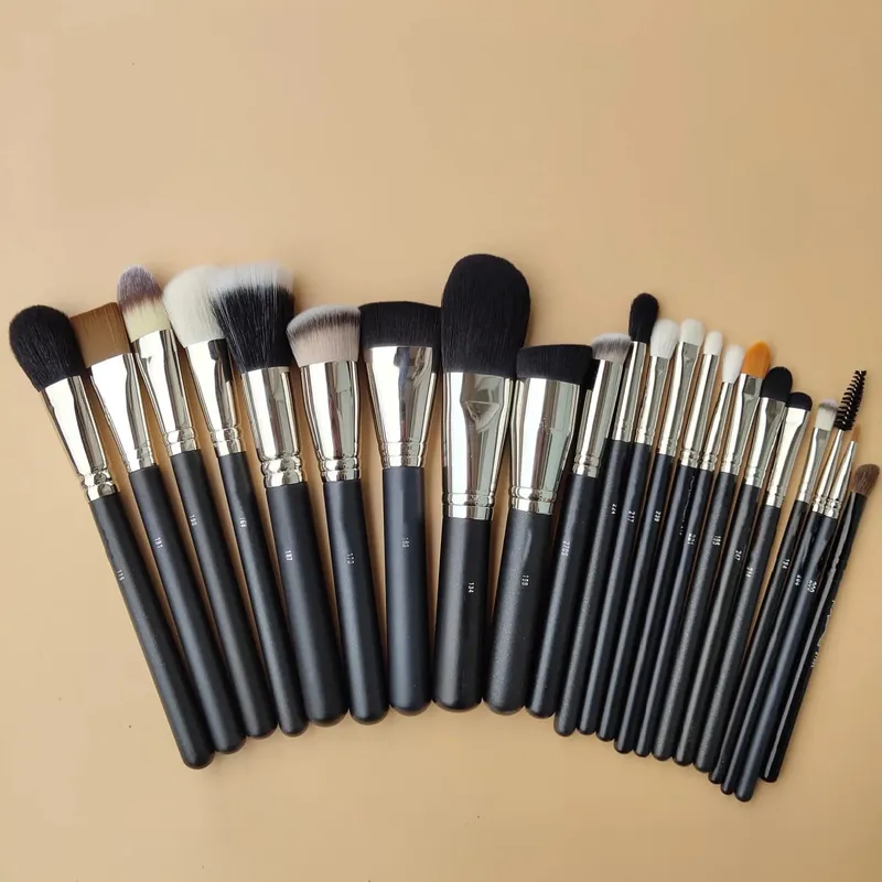 1pc M series Makeup Brushes Powder Contour Eyeshadow Make Up Brush Animal Hair Wood Handle High Quality Cosmetic Tool Artist — image 1