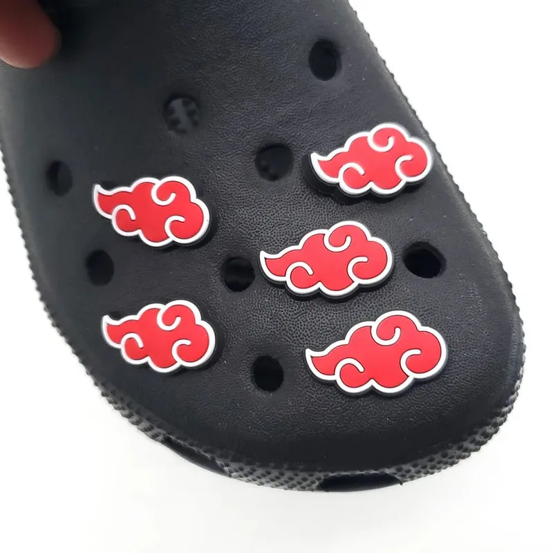 "Ciondoli per scarpe con logo dell'organizzazione Naruto Akatsuki, scarpe       con fori, fibbia, commercio all'ingrosso da uomo fai da te"