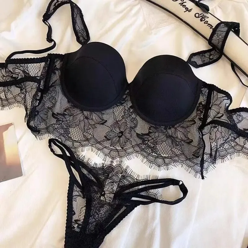 セクシーな Summer Thin Cup Lace Lingerie Set Soft Underwire Deep U‑Back Push‑Up Bra Matching Underwear Breathable Daily Intimates