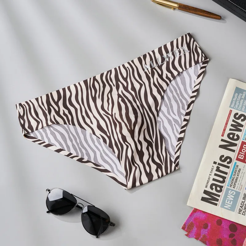 Mens Ice Silk Briefs Summer Ultra-thin Seamless Sexy Panties Leopard Print Quick Drying Breathable Underwear 3D Pouch Underpants