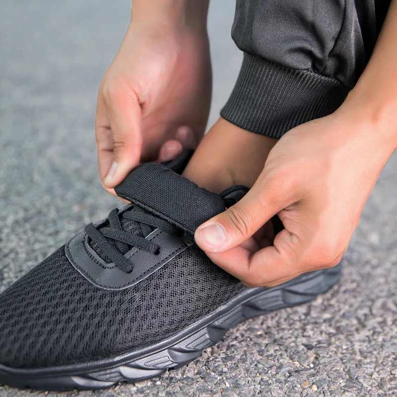 Kasut Olahraga Lelaki Hitam Pejal Jaring Berongga Bahagian Atas Tidak Licin Tapak Ringan Latihan Joging Kasual Perjalanan Harian Luaran Kasut Kaki — image 6