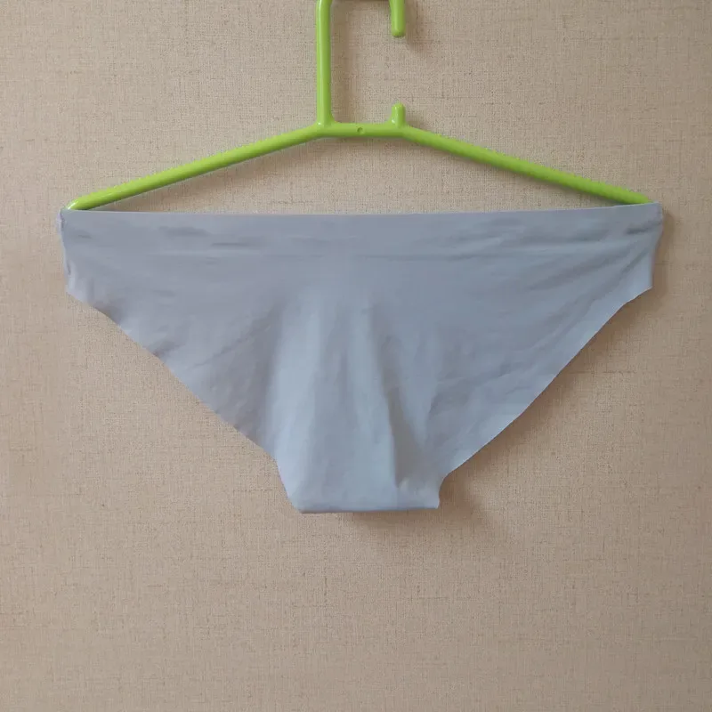 Free Feel Ice Silk Seamless Mens Briefs Solid Underpants Ultra-Thin Panties Male Seamless Low Waist Soft Underwear
