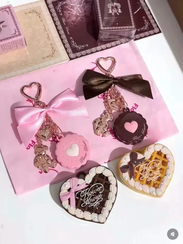 Bonnie rabbit pendant Sweetheart Teddy Eyeshadow and Blush Powder Compact Highlight Pendant Flower Knows — image 2