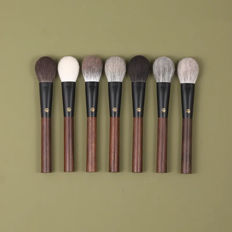 Professional Handmade Makeup Brushes 1PC Soft Squirrel Fox Horse Goat Hair Flat Round Blush Brush Walnut Handle Make Up Brush — image 2
