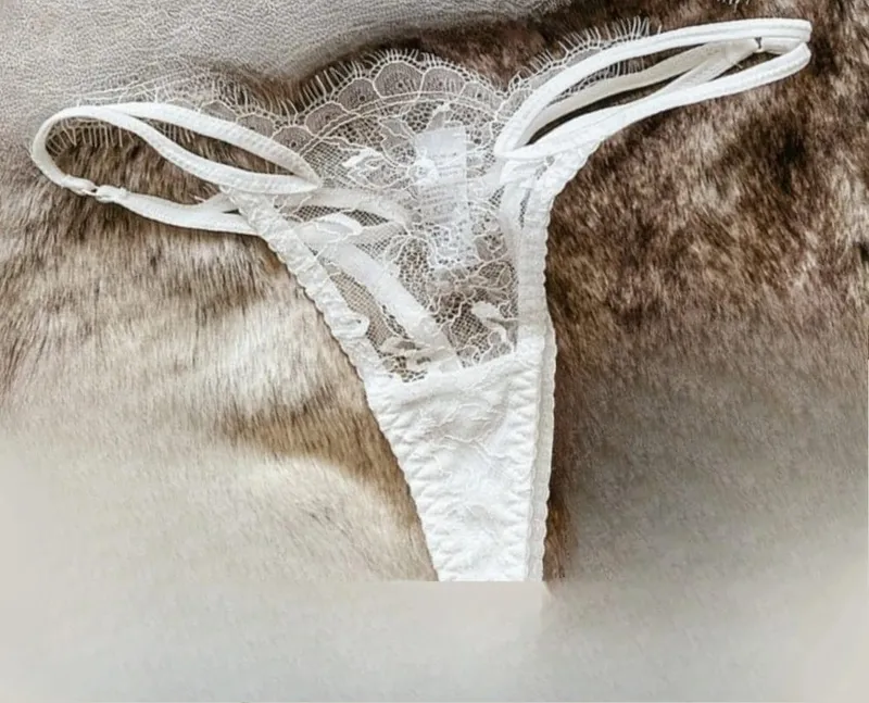 セクシーな Summer Thin Cup Lace Lingerie Set Soft Underwire Deep U‑Back Push‑Up Bra Matching Underwear Breathable Daily Intimates