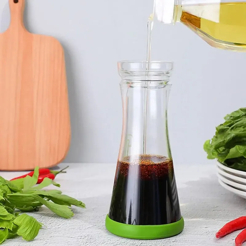 Salad Dressing Mixer Bottle Leak Proof Salad Dressing Shaker Portable Salad Dressing Container with Scale for Home Kitchen
