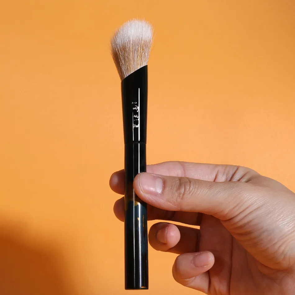 DS15 Professional Handmade Make Up Brush Angled Round Stippling Blush Brush Soft Goat Hair Raw Lacquer Handle Makeup Brushes