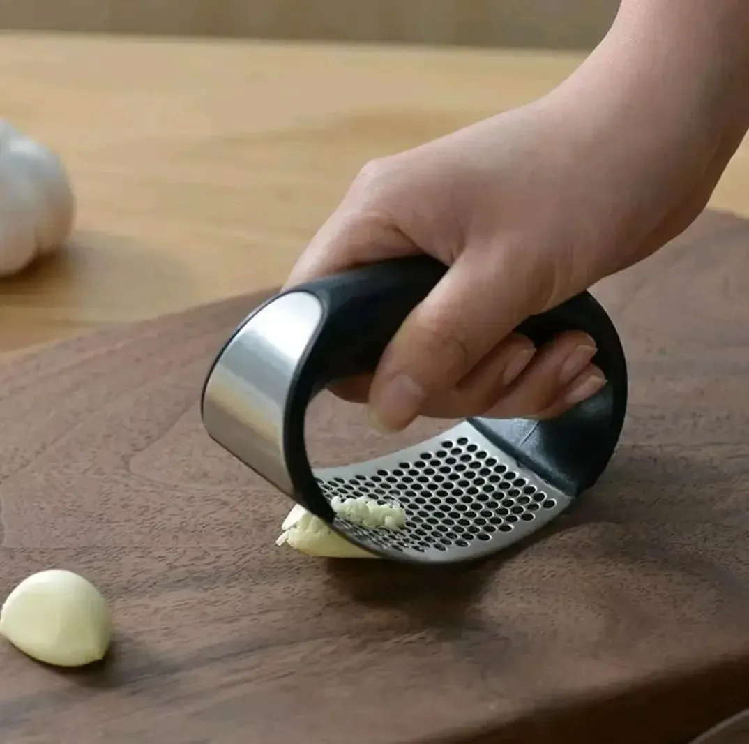 Stainless Steel Garlic Press Crusher Manual Mincer Chopping Tools Curve Fruit Vegetable Cooking Kitchen Gadgets — image 5