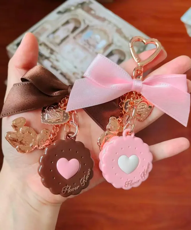 Bonnie rabbit pendant Sweetheart Teddy Eyeshadow and Blush Powder Compact Highlight Pendant Flower Knows — image 5