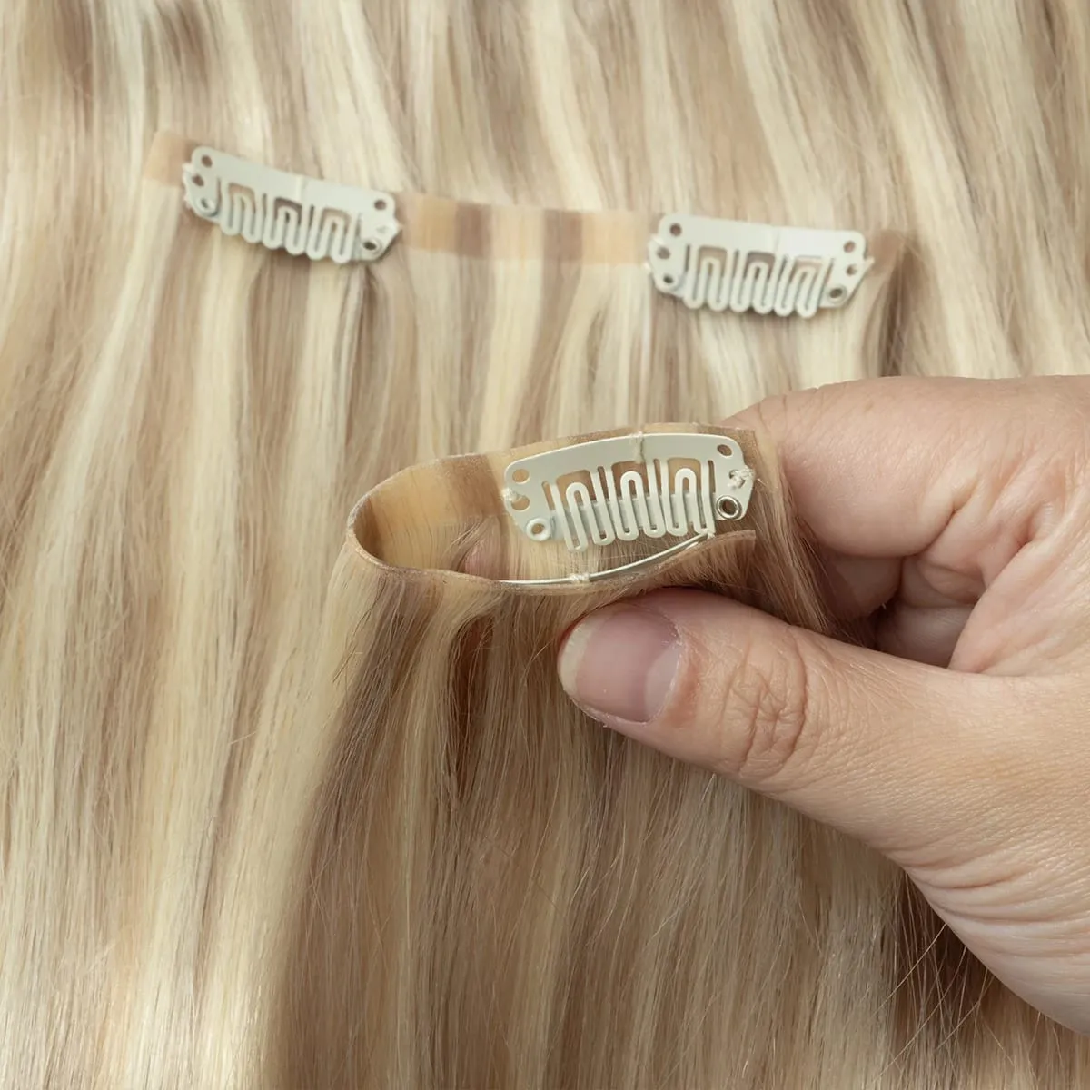 Bezešvé PU prodlužování vlasů Clip In Skutečné přírodní Neviditelné PU pásky Útkové Clip Ins Stroj Remy 12-24inch Invisible Clip Ins 7PCS