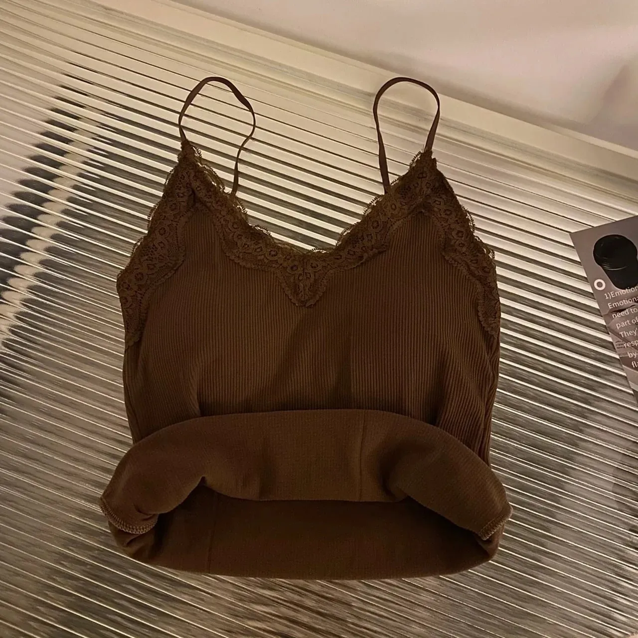 Camis Elegan Ramping Musim Panas 2026 Atasan Kamisol Wanita Atasan Korset Tanpa Lengan Seksi dengan Bantalan Dada Atasan Crop Tambal Sulam Renda Manis — image 10