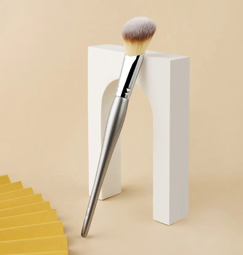 Professional Handmade Make Up Brush 200 Tilted Blush Contour Brush Resilient Synthetic Fiber Makeup Brushes