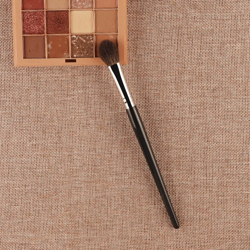1 piece Goat hair Eyeshadow Makeup brushes Eye shadow Make up brush Blending Highlight exquisite beauty tools Wood handle — image 3