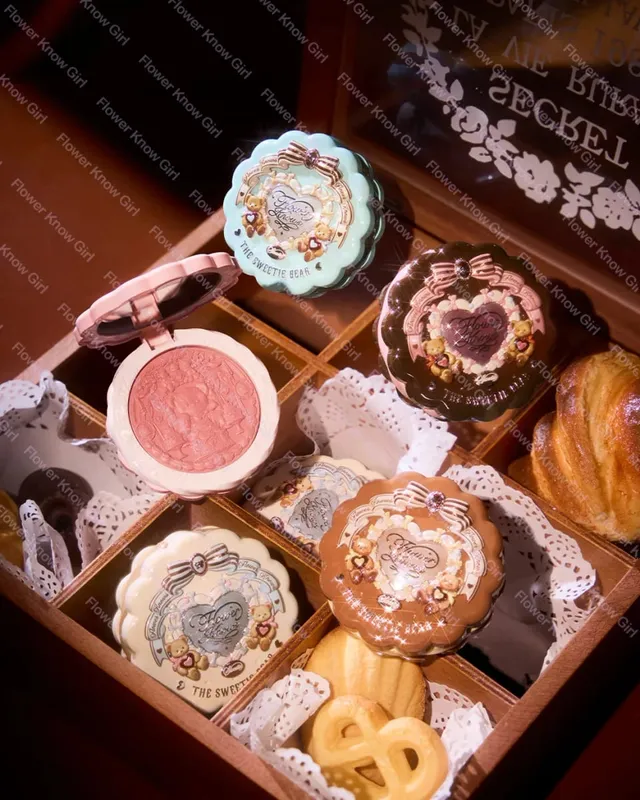 Sweet Treats Full Face Set Makeup Gift Set All In Shimmer Eye Shadow Palette Blush Powder Lip Jelly Gift Box — image 4