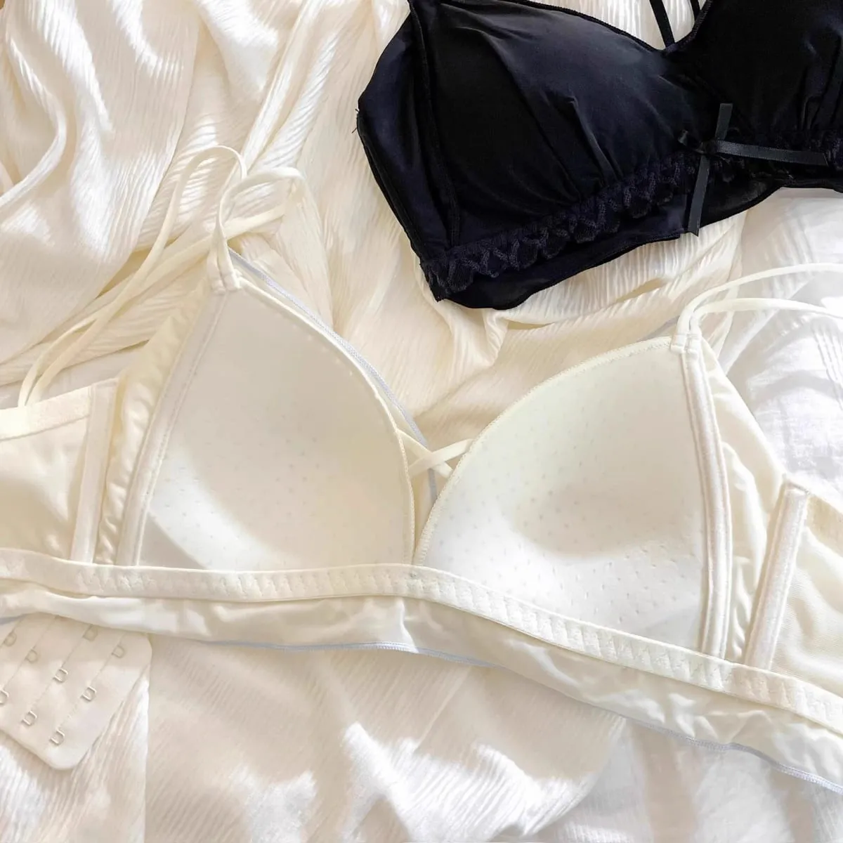 French thin cup girly lingerie no underwire small breast hold up no underwire sweet bra set — image 4