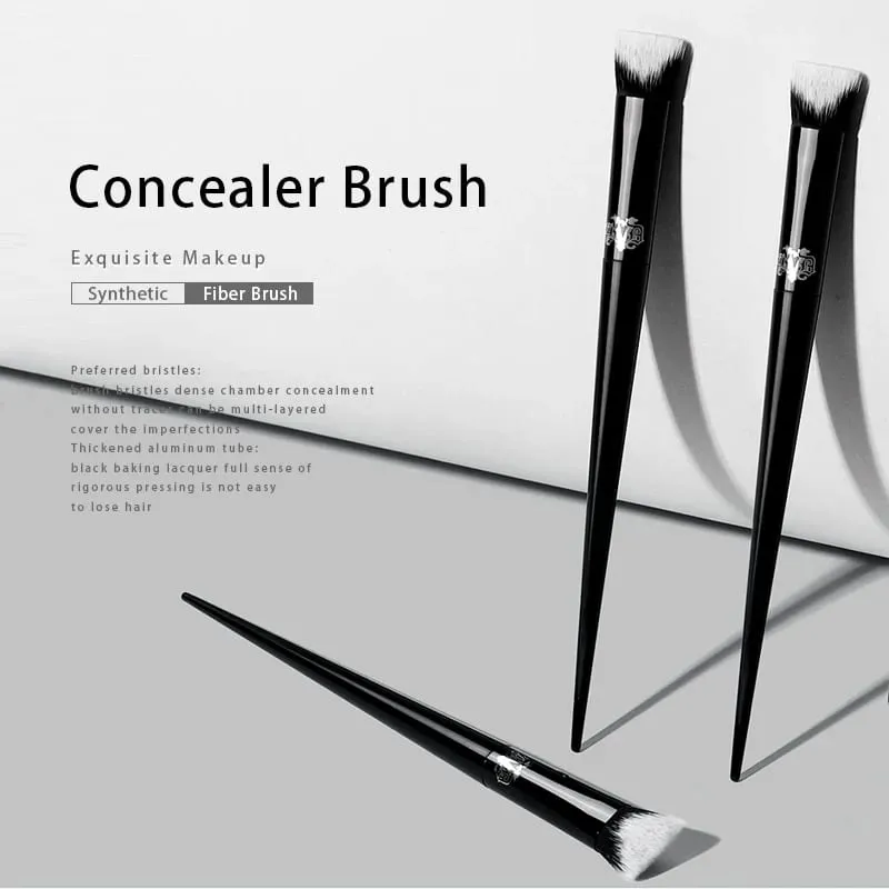 Kat Von D- Makeup Brush 40 Concealer Brush Soft Fiber Hair Elegant Black Handle Brand Makeup Brushes for Woman — image 1