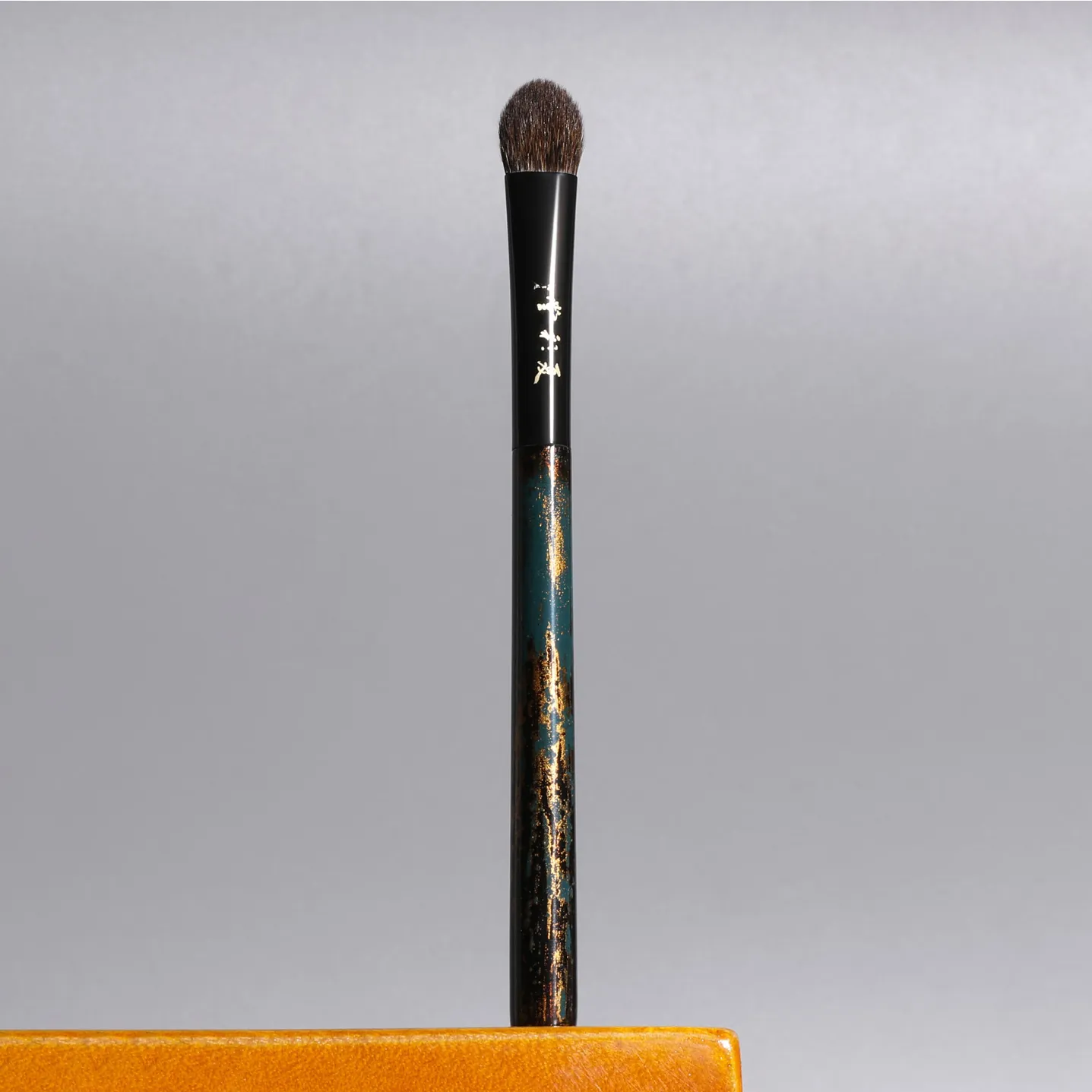 DS-05(HS) Professional Handmade Make Up Brush Large Eye Shadow Brush Pine Squirrel Goat Hair Raw Lacquer Handle Makeup Brushes