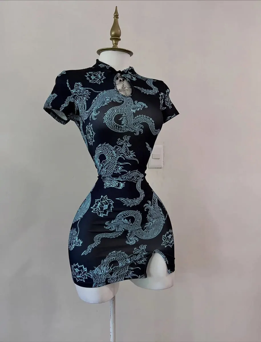 Modello di drago stile tendenza nazionale Colletto rialzato a maniche corte cheongsam migliorato con gonna corta a fessura sexy abbottonata — image 6