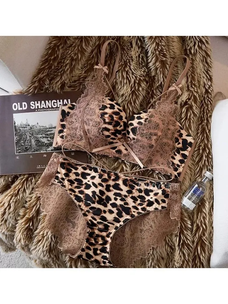 Set Pakaian Dalam Wanita Seksi Leopard Print Lace 32‑38AB Wayarles Tolak Sisi Sokongan Anti‑Sag Pure Desire Seluar dalam PANAS
