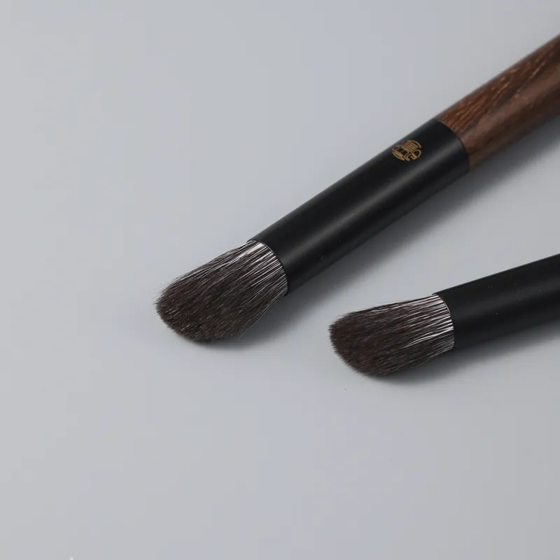 Professional Handmade Makeup Brushes 1PC Soft Blue Fox Hair Slanted Eye Shadow Blending Brush Walnut Handle Make Up Brush