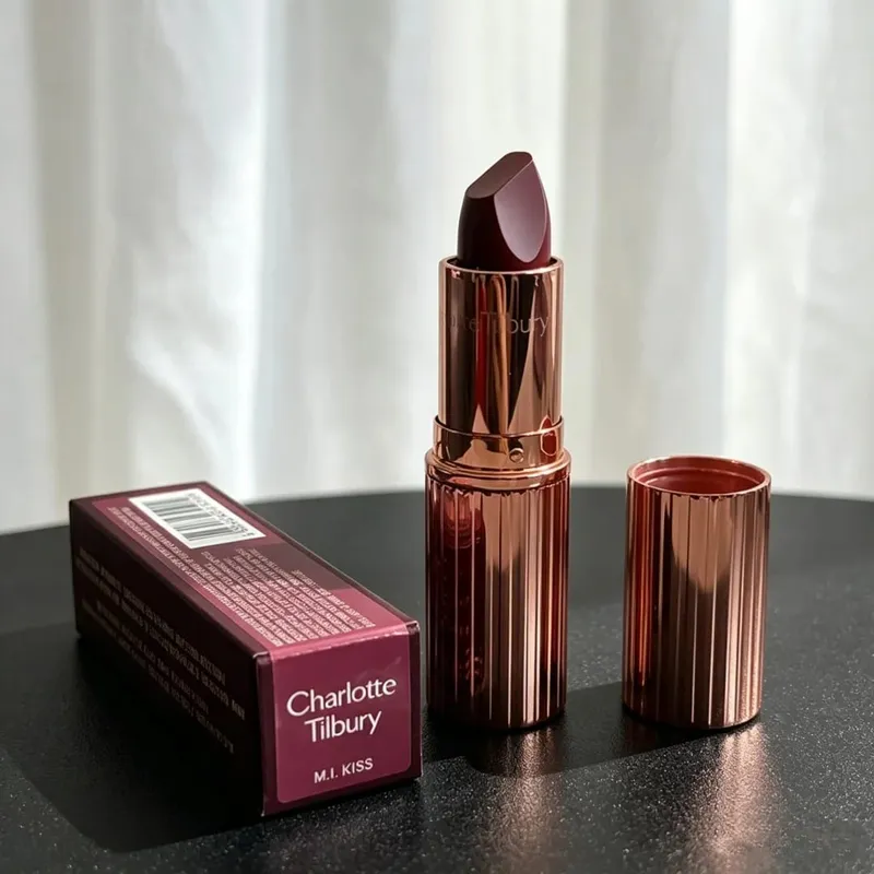 Charlotte Tilbury Lip Liner Is Smooth With Strong Coverage&The Highlighter Contour Palette Brightens And Shapes Your Features — image 5