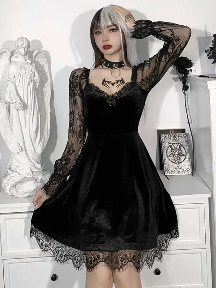 Gothic Lolita Girl Lace Trim Velvet A-Line Dress Wanita Perspektif Seksi Lengan Panjang V Leher Slim Mini Dress Kostum Pesta Cosplay