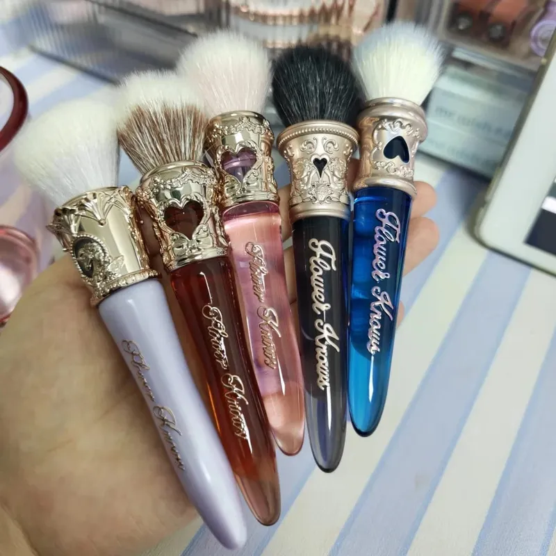 Flower Knows Makeup Brush Set 2pcs Swan Ballet Sweetie Bear Knight Unicorn Blush Brush Soft Synthetic Hair Cute Makeup Tools