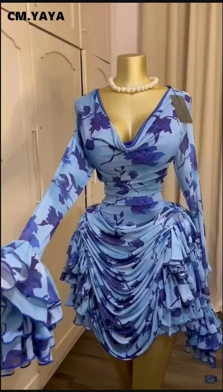 CM.YAYA Damen-Kleid mit Batikdruck, kaskadierende Rüschen, Glocke, lange Ärmel, figurbetont, gerafft, drapiert, V-Ausschnitt, Urlaub, Strand, Urlaubskleider — image 7