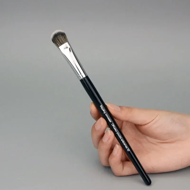 #52 Foundation Concealer Brush #47 Makeup Brushes Angled Broom Liquid Foundation Face Eye Shadow Makeup Tools brochas maquillaje — image 3