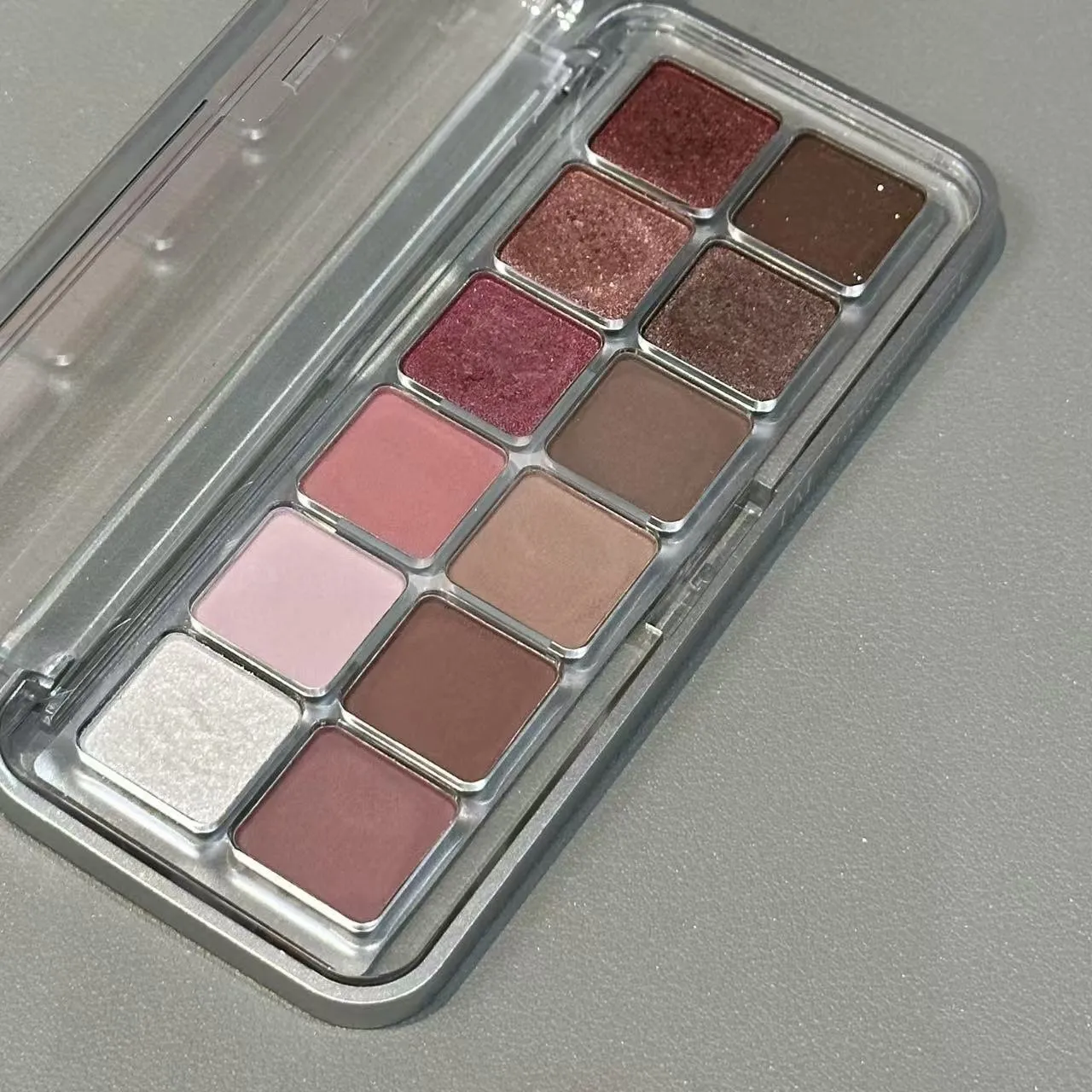 12 Color Eye Shadow Palette Matte Pearl Wine Red Eyeshadow Rose Brown Eyeshadow Glitter Shimmer Long-lasting Beginner Eye Makeup — image 4