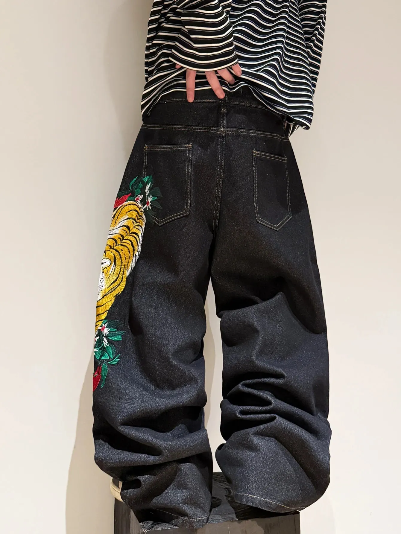 Amerikanische Retro-Tiger-Stickerei-Design, schwarze Herren-Jeans mit weitem Bein, Y2K-Straße, Hip-Hop, trendige, vielseitige Hose mit geradem Bein — image 5